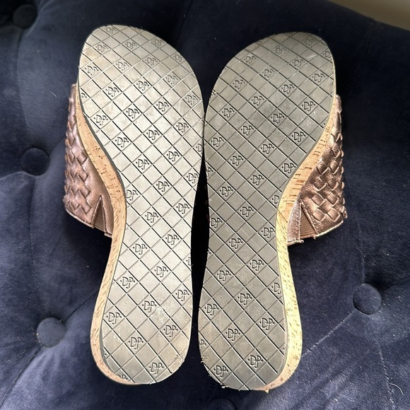 Women’s Donald J. Pliner Safari Metallic Cork Wedges - Picture 5 of 7